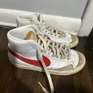 Nike Blazers Womens Size 8 Mid 77 White Habanero Red Sail CZ1055-101 Sneakers